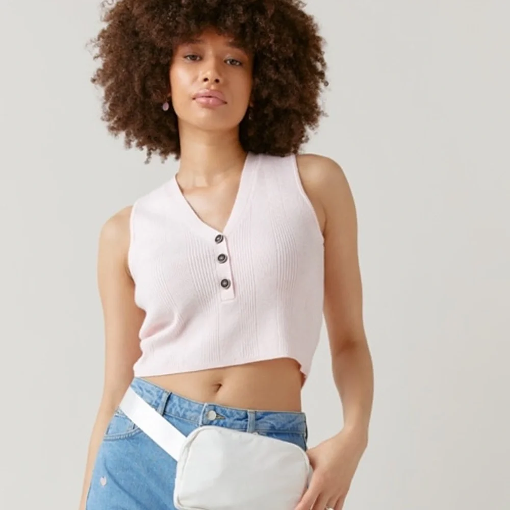Pink Knit Cropped Sweater Tank with Buttons | Francesca’s | medium